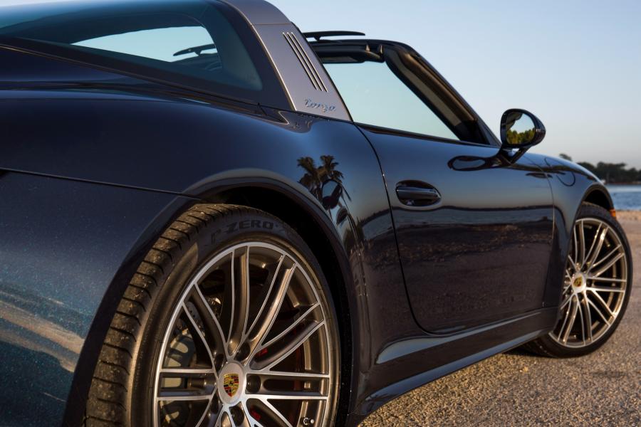 Детали экстерьера Porsche 911 Targa 4S 2016 года  (NA) (фото 7 из 19)